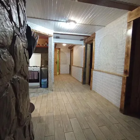 度假居 шепіт лісу 亚列姆切