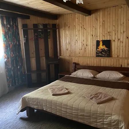 度假居 шепіт лісу 亚列姆切